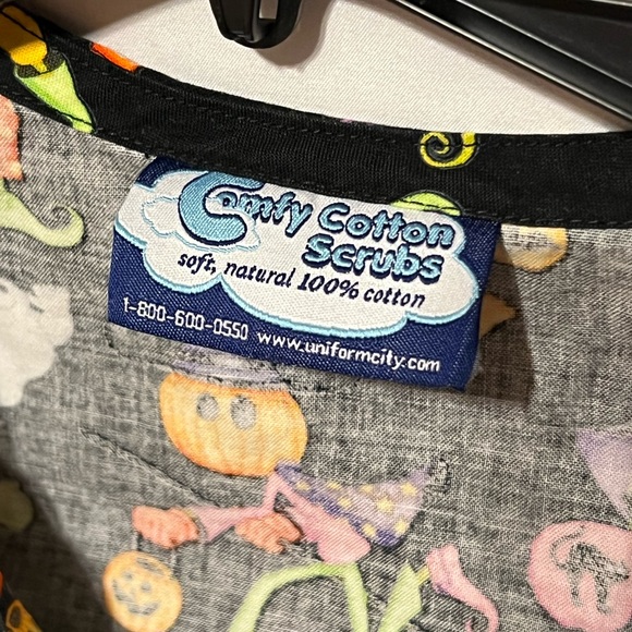 Sz M Halloween Ghost Pumpkin Trick or Treaters scrub top - Picture 2 of 12